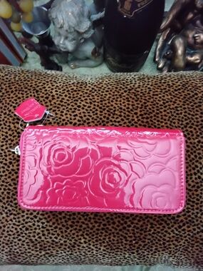Women's Pink Floral Patent Wallet by (Unbranded)